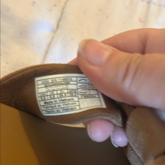 UGG Women's Brown Knotted Sandals - Picture 4 of 4